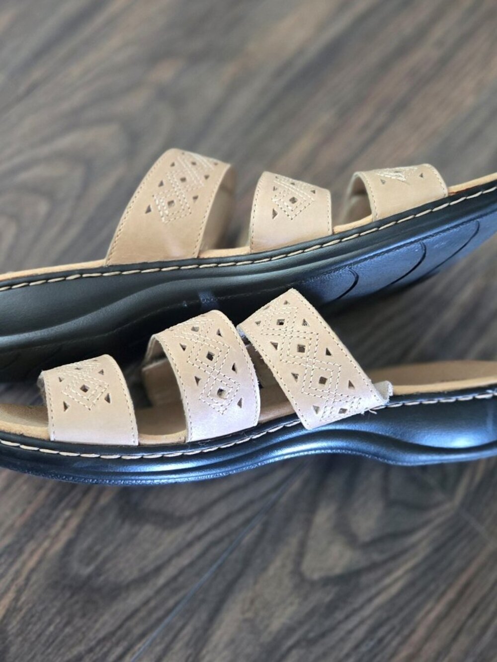 CLARKS Collection Ultimate Comfort Faux Leather Triple Strap Sandals SIZE 11